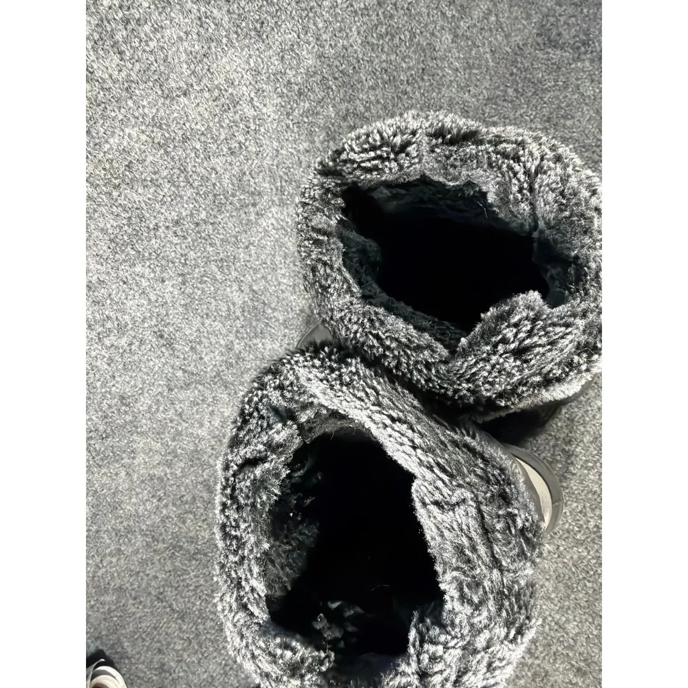Kamik Kids Silver Metallic Quilted Faux Fur Snow Boots Size 2 Made in Canada